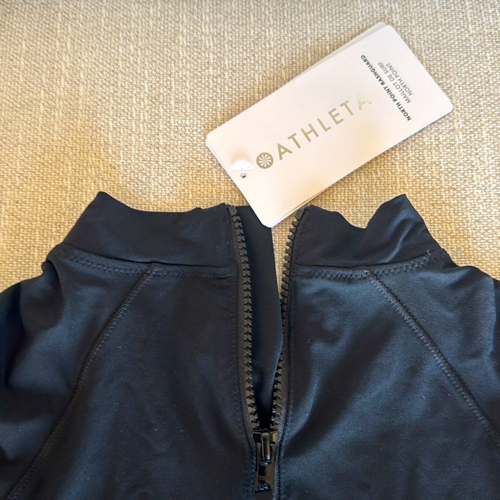 NWT Athleta North Point Rash guard Size M